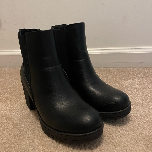 Black booties - Picture 2 of 3